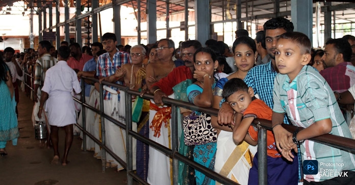 ഗുരുവായൂർ ദർശനത്തിലെ ഭക്തജന ദുരിതം ; ക്യൂ കോംപ്ലക്സ് പദ്ധതികളിലെ മെല്ലെപ്പോക്കും ദേവസ്വം ഭരണസംവിധാനത്തിലെ വീഴ്ചകളും 1 1000344788