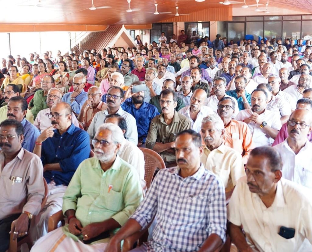 ഗുരുവായൂർ ഉത്സവം 2026: ദേവസ്വത്തിന് നാട്ടുകാരുടെ കൈത്താങ്ങ്; പൊതുയോഗം ശക്തമായ സഹകരണം ഉറപ്പുനൽകി 2 1000416686