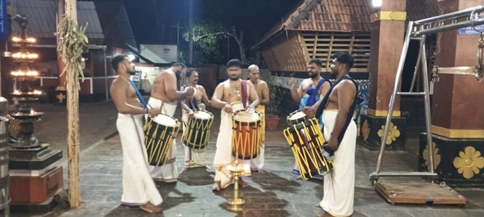 തിരുവെങ്കിടാചലപതി ക്ഷേത്രത്തിൽ മകരചൊവ്വ നടതുറപ്പ് മഹോത്സവം; ഭക്തിയും വർണ്ണാഭതയും ഒരുമിച്ച ഉത്സവ രാവുകൾ 1 1000438902